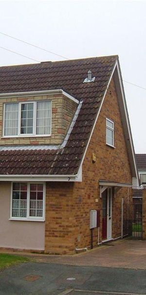 3 bedroom semi-detached house to rent - Photo 2