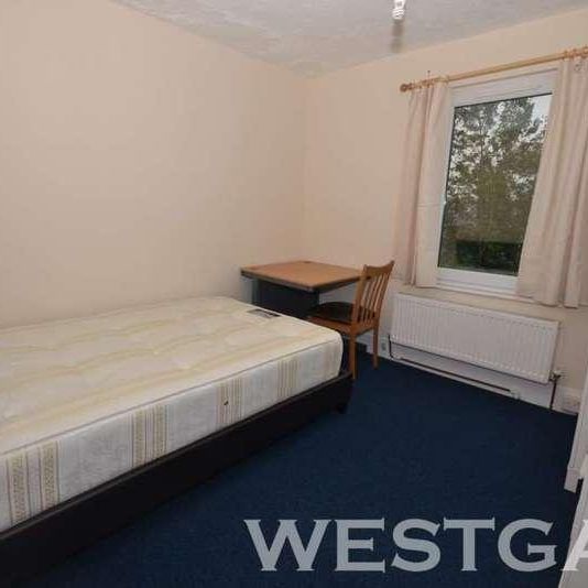 Blenheim Gardens, Reading, RG1 - Photo 1