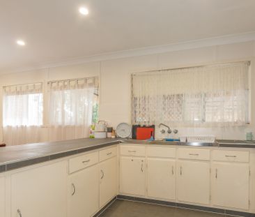 6 Wallace Street, Redcliffe QLD 4020 - House For Rent | Domain - Photo 2