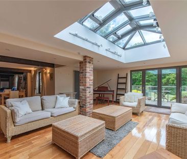 A secluded, energy efficient family home with exceptional entertain... - Photo 1