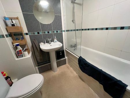 2 bedroom flat to rent - Photo 2