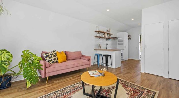 ALBANY - One Bedroom Apartment Opposite Pinehurst School! - Photo 1