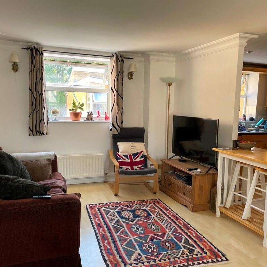 2 Bed Flat, Cedars Road, SW4 - Photo 1