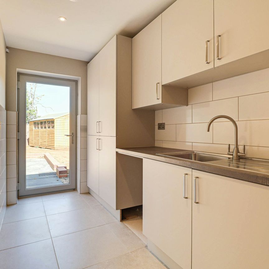 Clements End Road, Studham, LU6 2NG - Photo 1