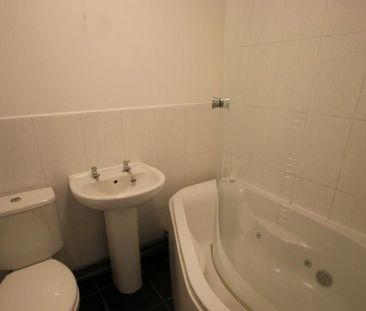 3 bedroom end of terrace house to rent - Photo 5