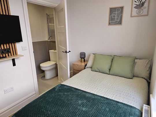 1 bedroom in a house share to rent - Photo 1