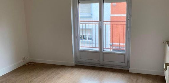 Location Appartement 4 pièces 79m² ST NAZAIRE 44600 - Photo 2