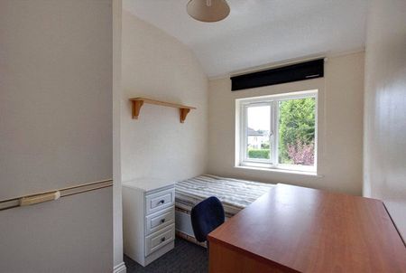 Magna Road, Englefield Green, Egham, Surrey, TW20 0PN - Photo 2