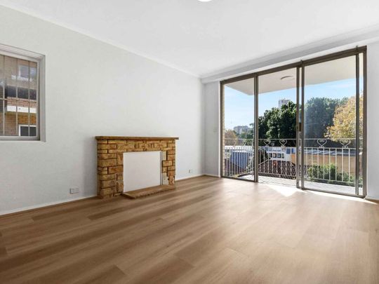 HUGE THREE STOREY, THREE BEDROOM HOUSE WITH DOUBLE LOCK UP GARAGE - Photo 1