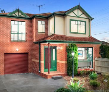 Modern 3 Bedroom Townhouse - Mt Waverley School Zone !!! - Photo 2