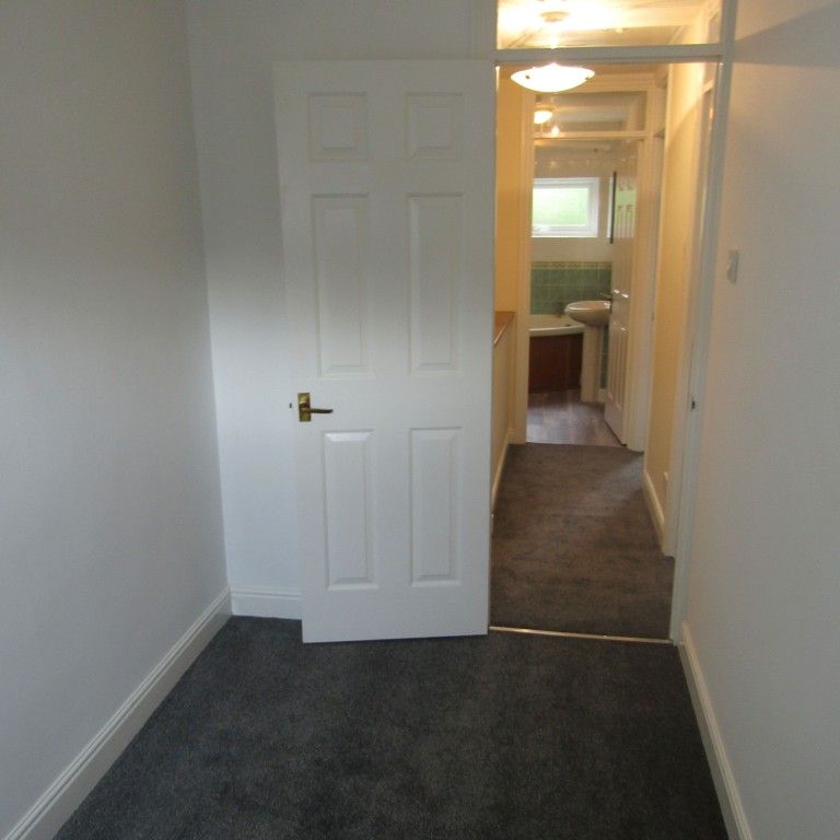 3 bed Terraced - To Let - Photo 1