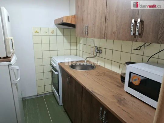 Udržovaný byt 2+kk, Praha 8-Kobylisy (u metra) - Photo 1