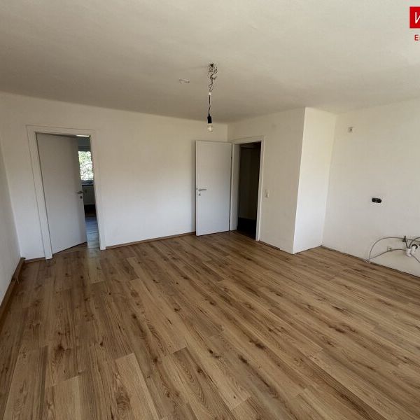Ruhig, grün und einfach charmant: 3-Zimmer-Wohnung in ruhiger Grünlage von Steyr-Münichholz! Flexible Raumaufteilung, sonniges Wohnambiente und TOP Infrastruktur für maximalen Komfort im Alltag! - Photo 1