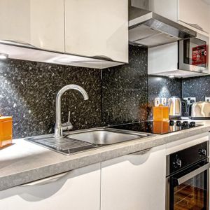 1 bedroom flat to rent - Photo 2