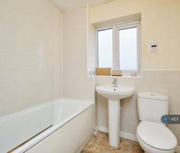 3 bedroom semi-detached house to rent - Photo 6