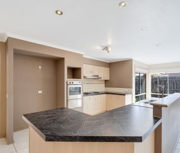 Spacious family home in central location - Photo 6