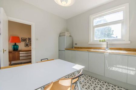 3 bedroom flat to rent - Photo 3