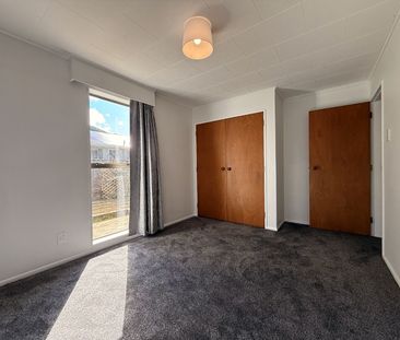 Spacipous 3 Bedroom 2 Bathroom Home - Photo 2