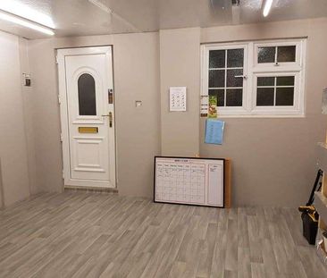 Hazelwood Close, LU2 - Photo 4