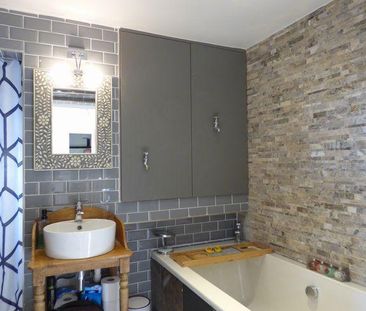 4 bedroom semi-detached house to rent - Photo 3