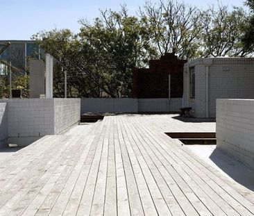 Studio apartment with leafy outlook - Photo 3