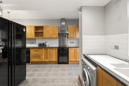 3 bedroom semi-detached house to rent - Photo 2