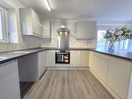 3 bedroom semi-detached house to rent - Photo 5