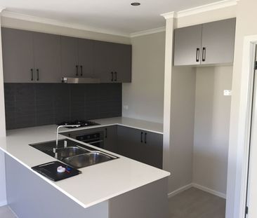 STUNNING TOWNHOUSE (Only 2 on the block!) - INCLUDING GARDENING! - Photo 4
