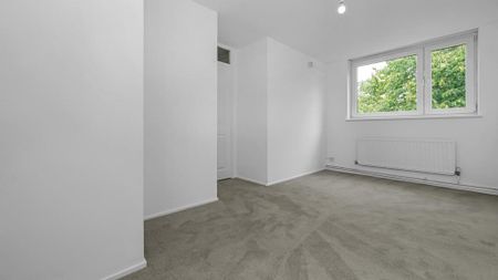 3 bedroom flat to rent - Photo 3