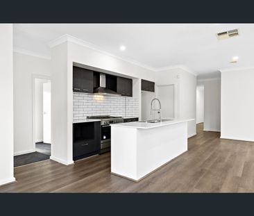 64 Latchford Drive, Mickleham, Vic 3064 - Photo 3