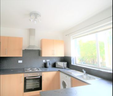 3 Bed Flat, Fairfield Court, M14 - Photo 2