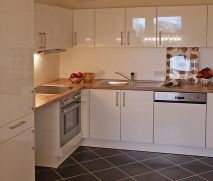 Platanenring 08-19, Wfl. 34,7 qm - sanierte 1-Zimmer-Whg mit EBK un... - Foto 1