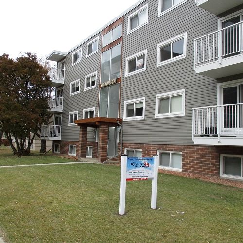 2 Bedroom Unit Across from Hospital!! - Photo 1