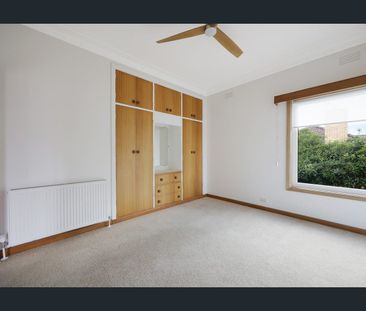 3 Bedroom Home in Ideal Location! - Photo 5