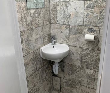 Room in a Shared Flat, High Road Leytonstone, E11 - Photo 6