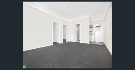 NEAT & TIDY 2 BEDROOM UNIT! - Photo 2