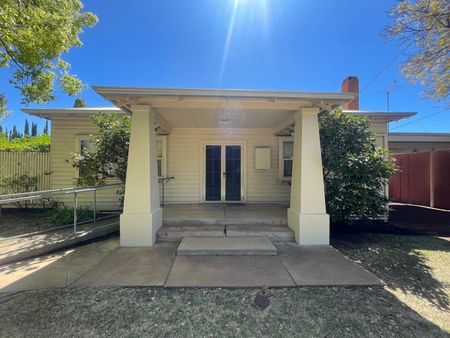 Cosy Character Cottage - Photo 4