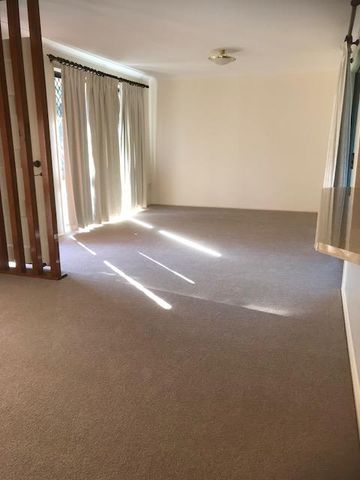 2 Stonyfell Crt, Holland Park QLD 4121 - House For Rent | Domain - Photo 2