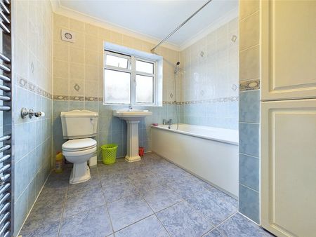 Inverness Road, Hounslow, TW3 - Photo 3