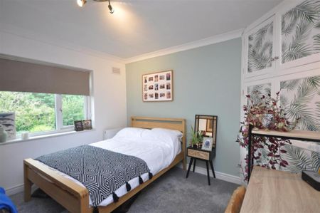Danebury Drive, York - Photo 2