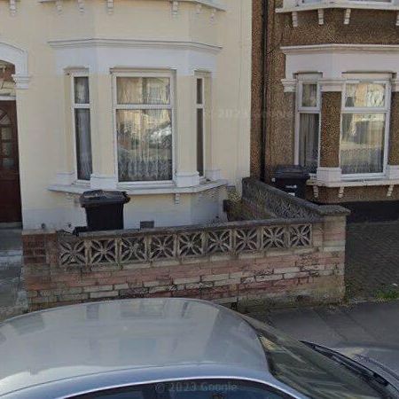 4 Bed Terraced House, Hampton Road, IG1 - Photo 2