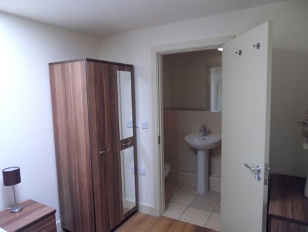 Upper Blakeridge Lane, Batley, West Yorkshire, WF17 - Photo 5