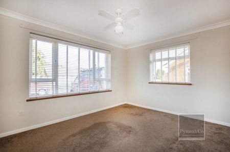 2 bedroom semi-detached bungalow to rent - Photo 2