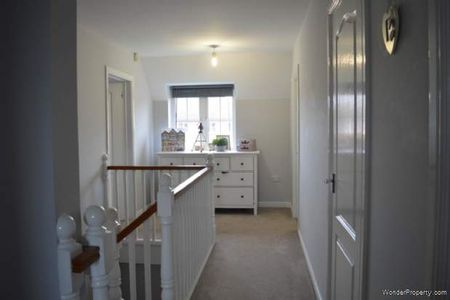 4 bedroom property to rent in Marlborough - Photo 2