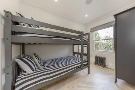 4 bedroom flat to rent - Photo 5