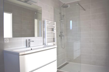 Location Maison 5 pièces 109m² ST NAZAIRE D AUDE 11120 - Photo 3
