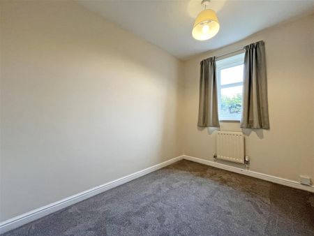 2 bedroom Semi-detached house to rent - Photo 3