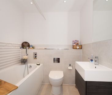 2 Bedroom Apartment, Oval Road, Croydon - Photo 2