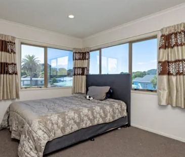 Beautiful and Central Four-Bedroom House available! - Photo 4