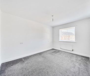4 bedroom semi-detached house to rent - Photo 6